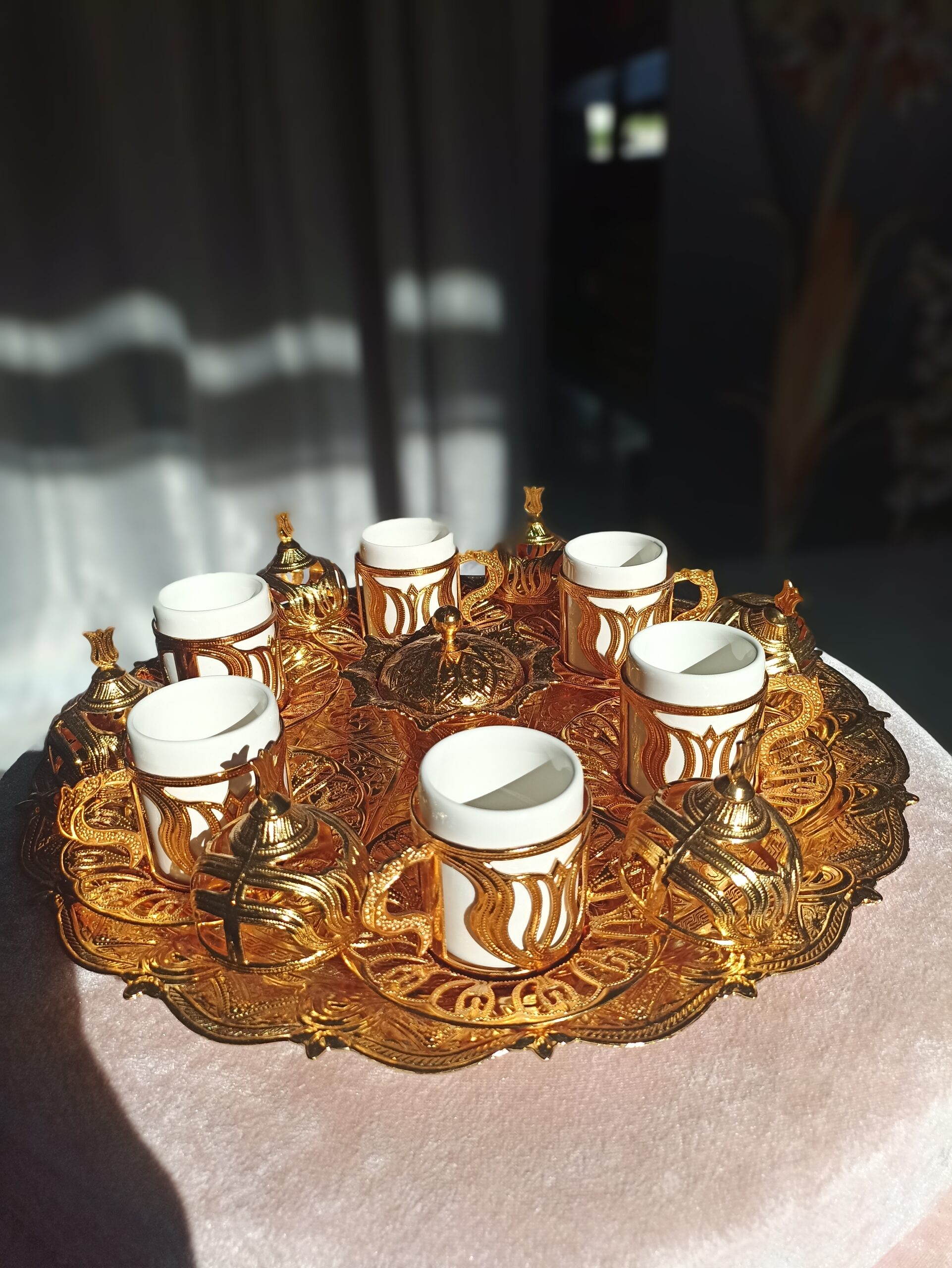 Zlatni bakreni set šolje+tacna