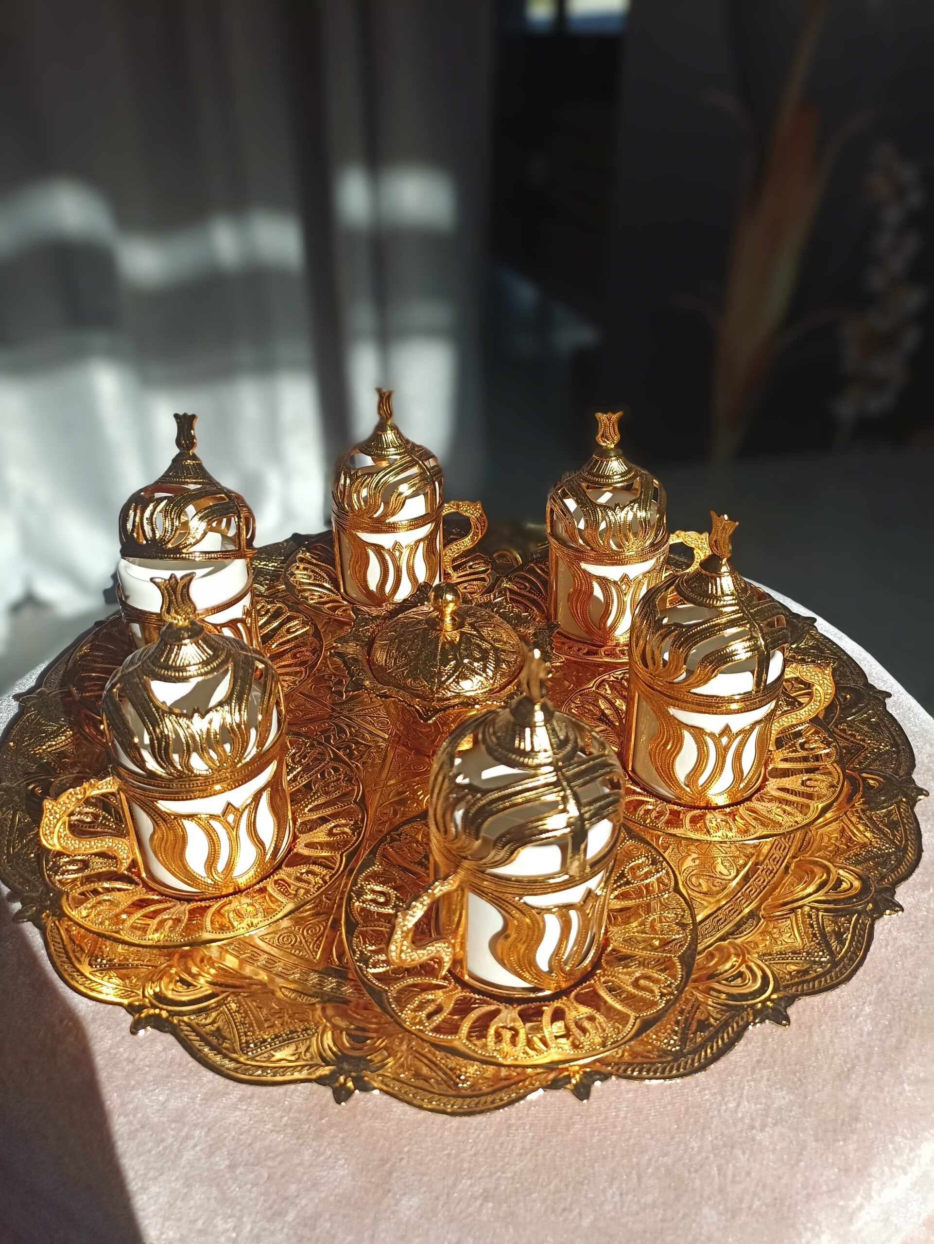 Zlatni bakreni set šolje+tacna