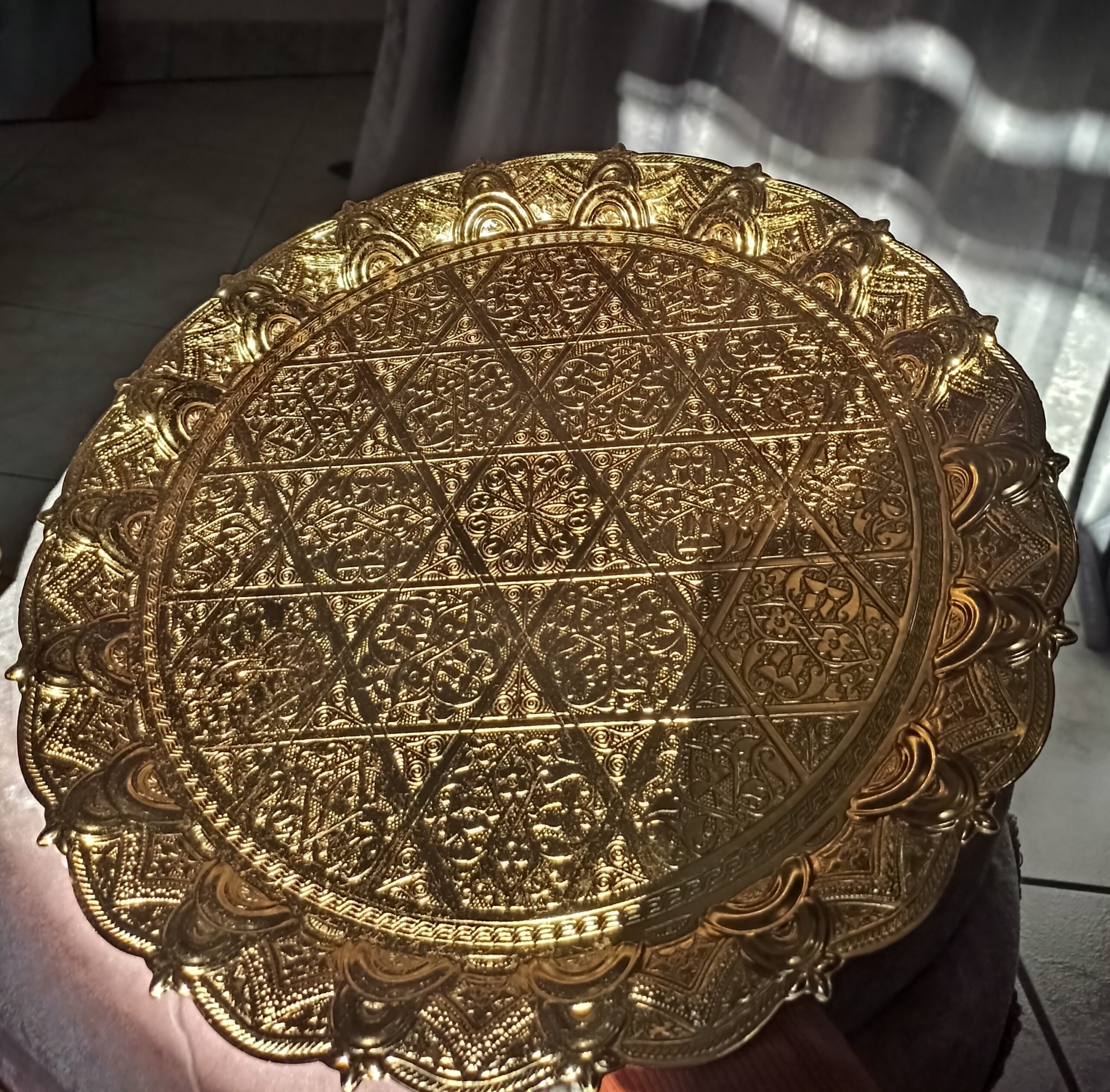 Zlatni bakreni set šolje+tacna