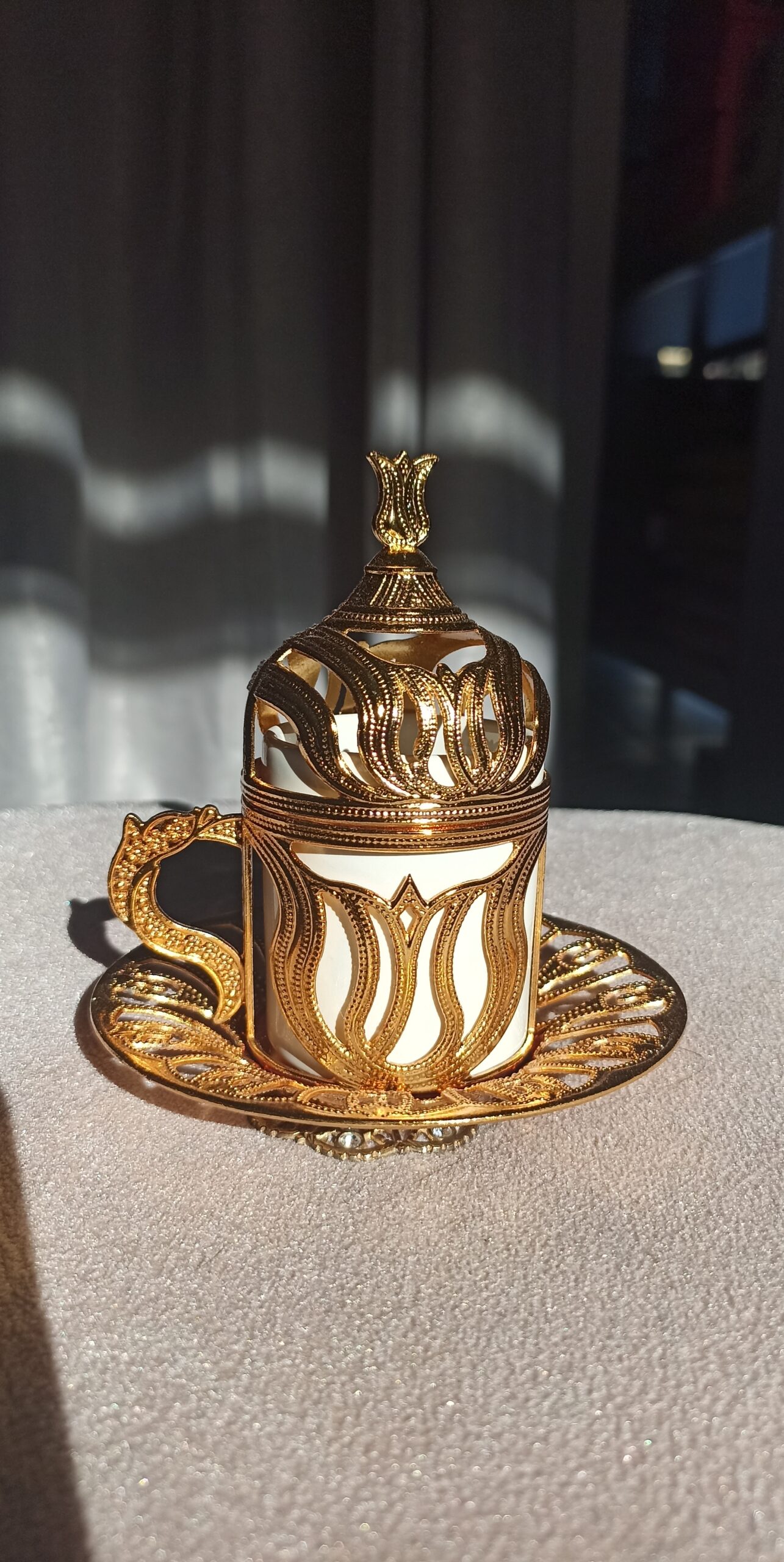 Zlatni bakreni set šolje+tacna