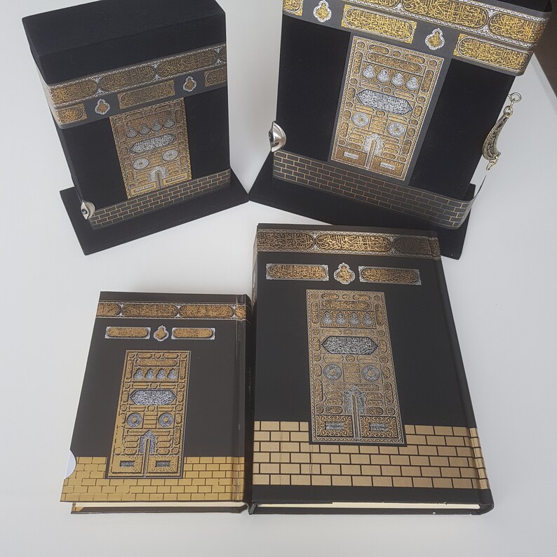 Kur`an + stalak u obliku Kabe srednji